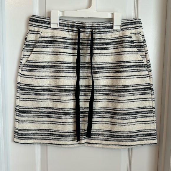 Loft Skirt with Pockets - Picture 1 of 4
